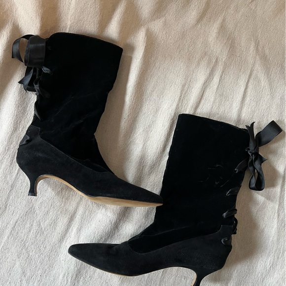 ❌SOLD❌Manolo Blahnik 1990s Velvet with Silk Ribbon Pointed Toe Boots - Picture 1 of 10